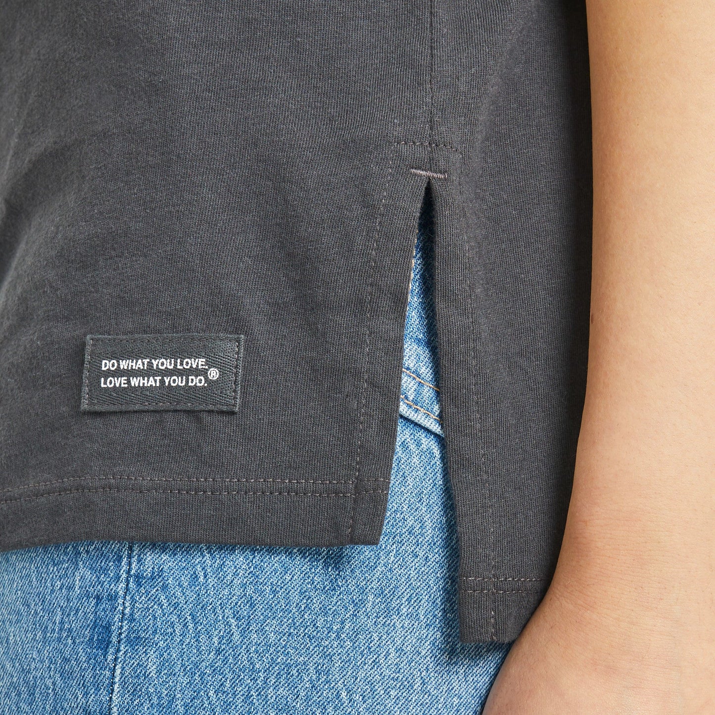 Women's Solid Crusher-LITE Vee Tunic