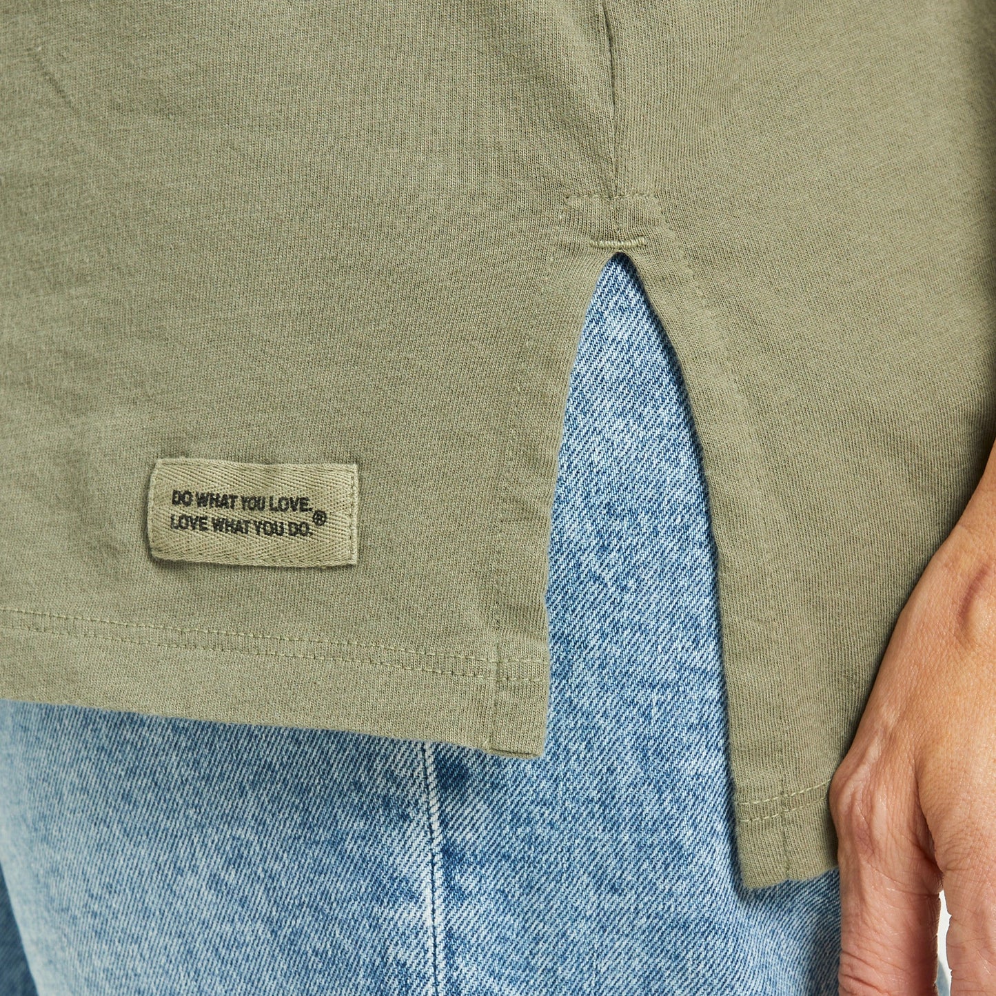 Women's Solid Crusher-LITE Vee Tunic