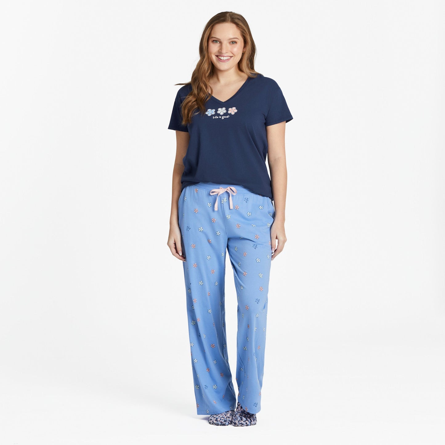 Women's Three Daisies Snuggle Up Relaxed Sleep Vee